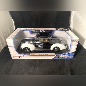 Maisto 1939 Ford Deluxe Model Police Car Special Edition